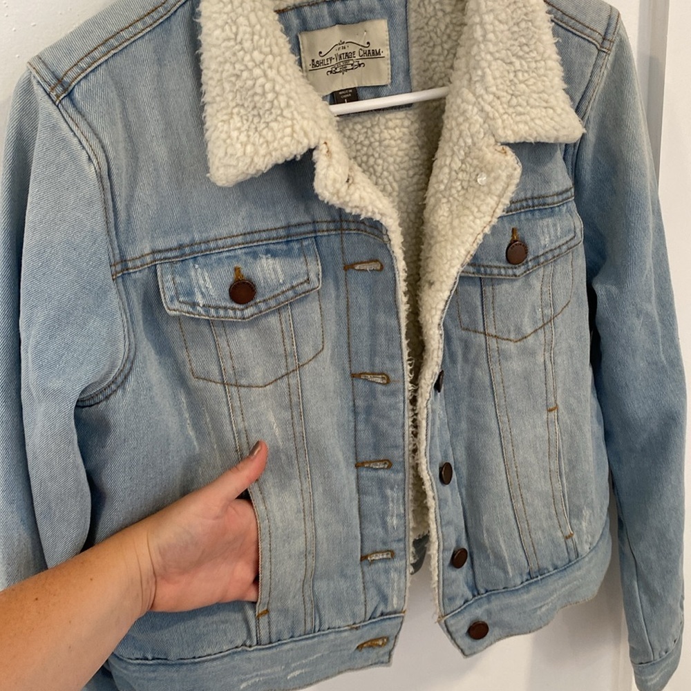 ASHLEY VINTAGE CHARM cropped denim jacket - Picture 8 of 9